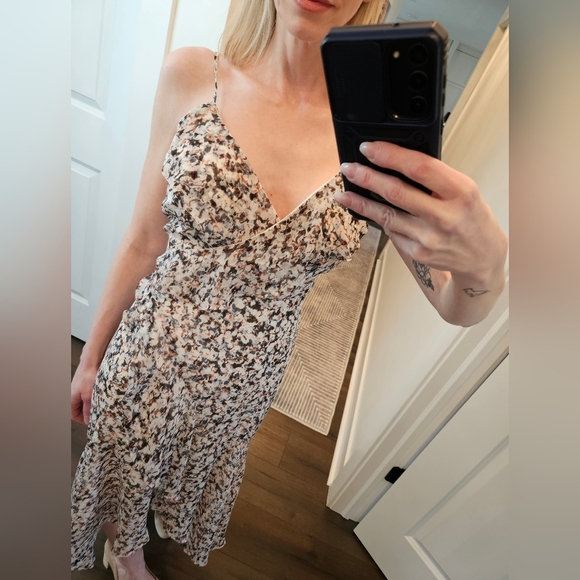 NWT 🔴 Express Floral Hi/Lo Faux Wrap Dress - SIZE M - Picture 4 of 14